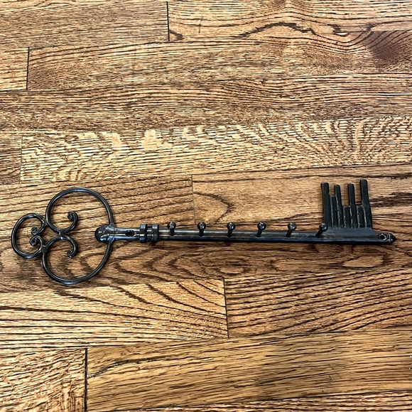 BEAUTIFUL VINTAGE WROUGHT IRON KEY HANGER - Picture 1 of 6